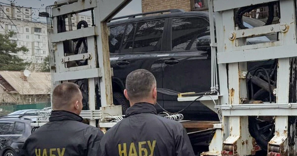 Вилучені автомобілі преміумкласу підозрюваних у справі НАБУ щодо НГУ
