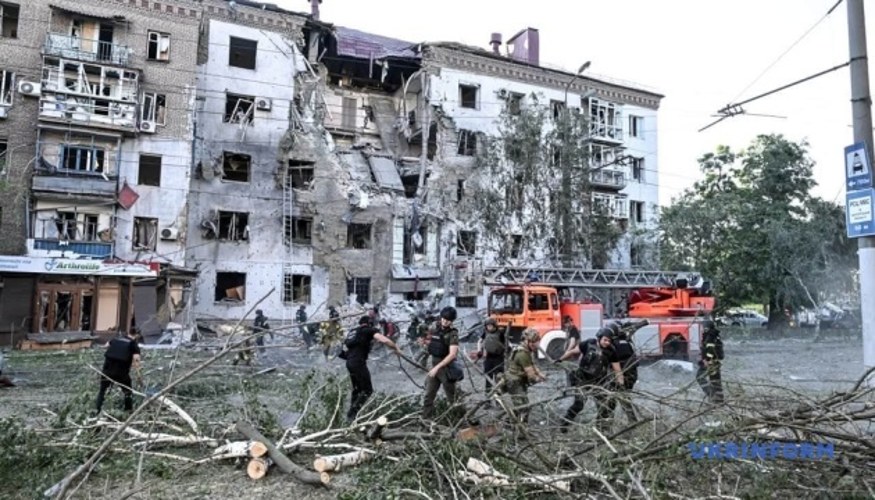 Наслідки російського удару по житловому кварталу Запоріжжя ввечері 19 липня 2026 року
