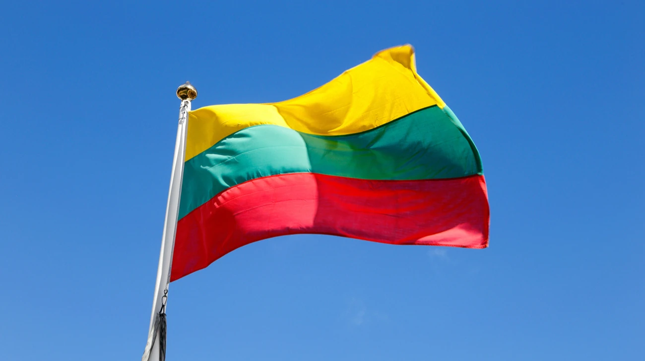 Безпілотник українського виробництва на тлі карти Балтійського регіону