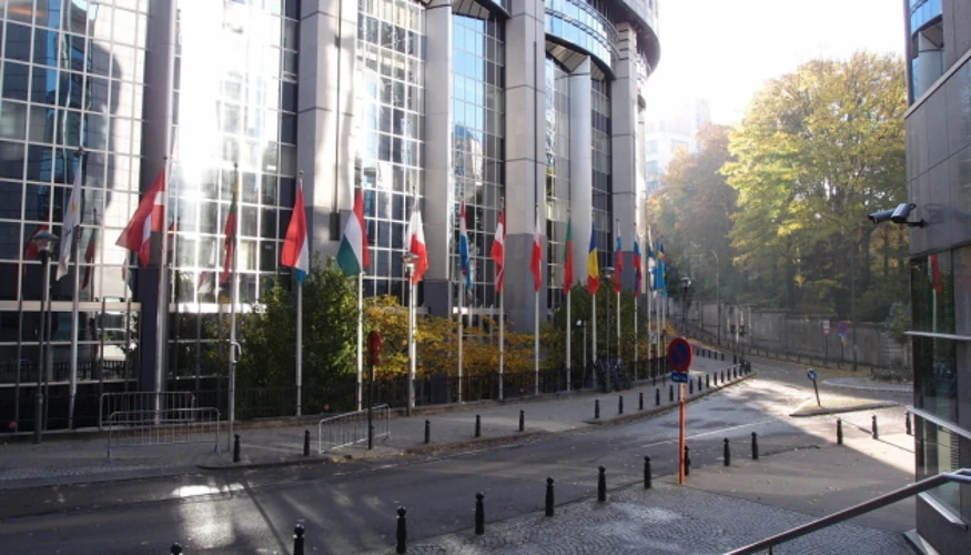 Omnibus V і оборонний фонд ЄС: що рішення Європарламенту означає для України